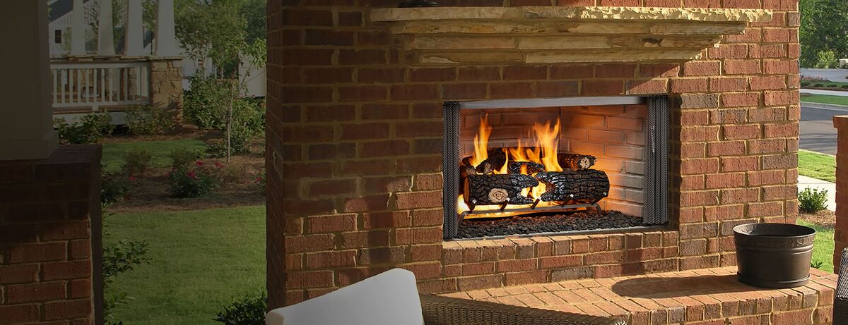 Majestic Villawood 42" Traditional Outdoor Wood Burning Fireplace With Traditional Refractory